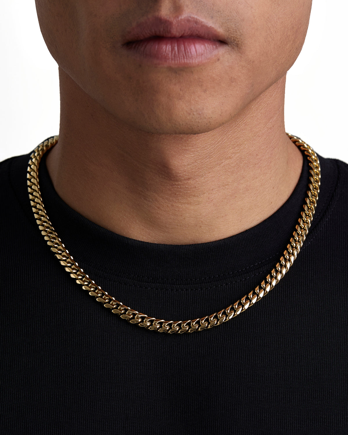 PLAIN 8mm 古巴項鍊 18K Gold 模特兒配戴